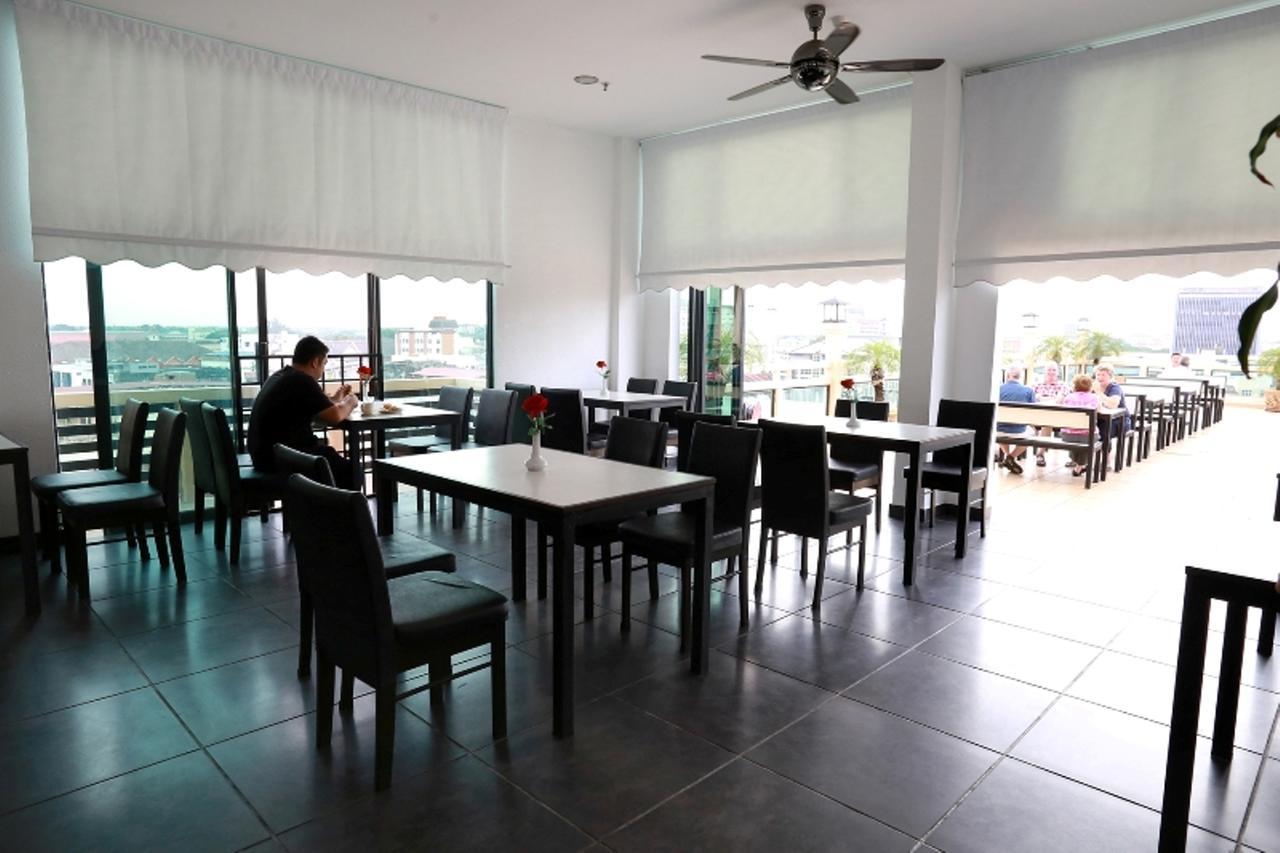 Crystal Lodge Kota Bharu Extérieur photo