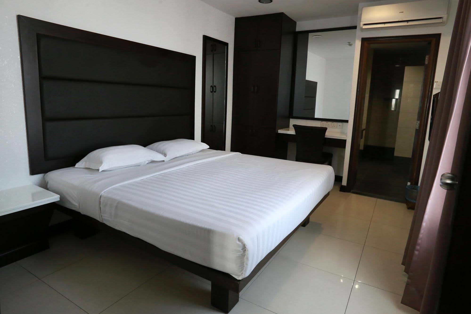 Crystal Lodge Kota Bharu Extérieur photo