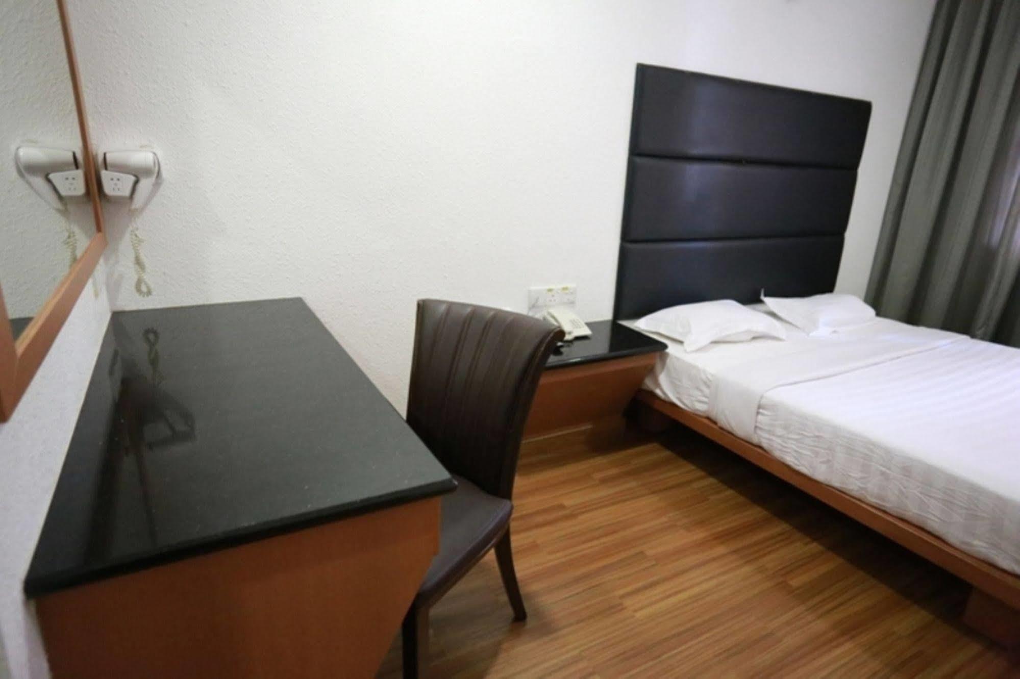 Crystal Lodge Kota Bharu Extérieur photo