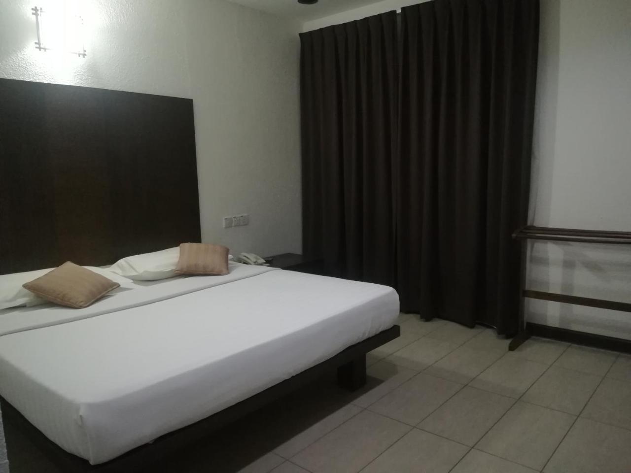 Crystal Lodge Kota Bharu Extérieur photo