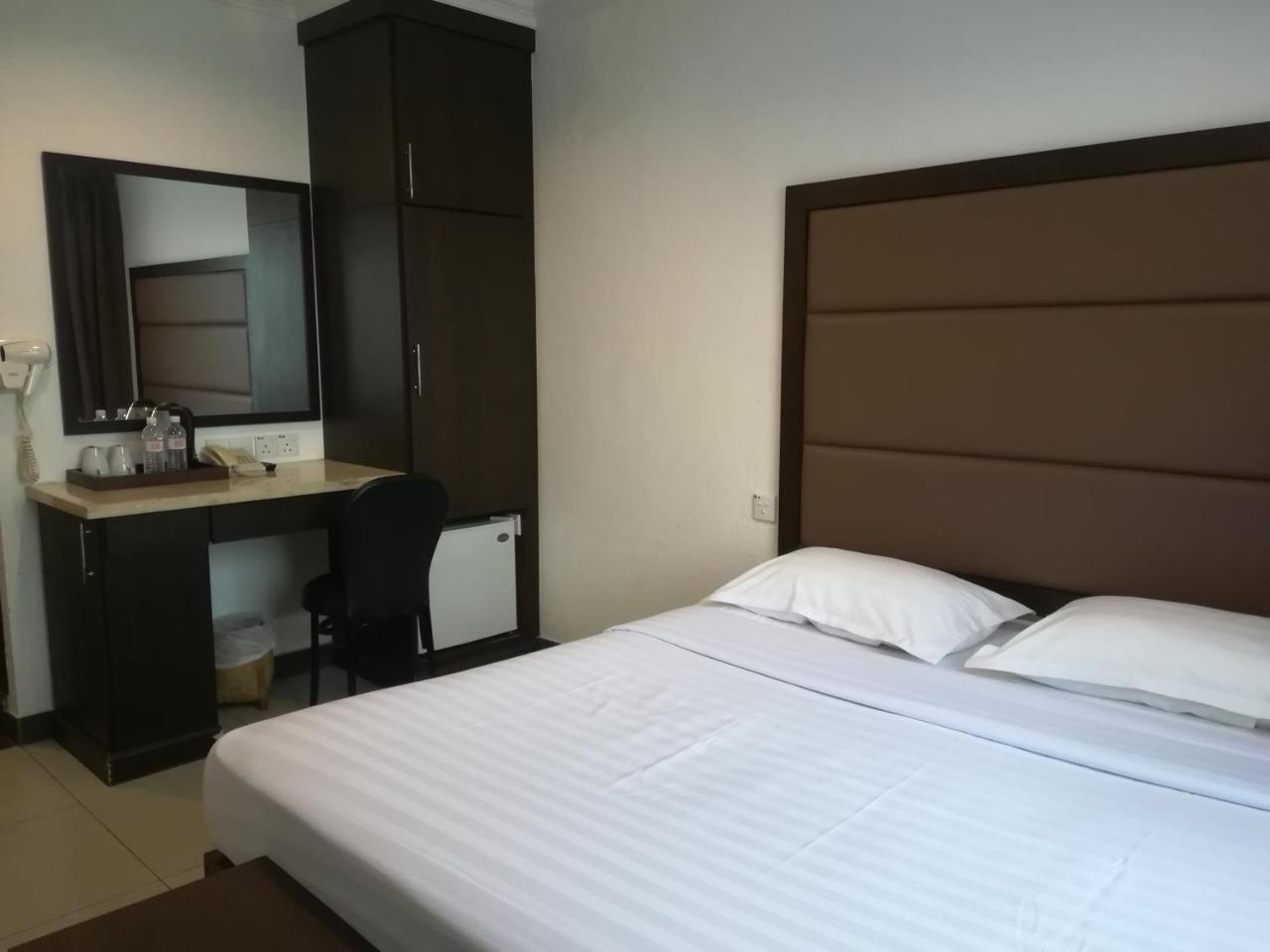 Crystal Lodge Kota Bharu Extérieur photo